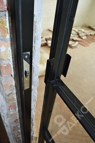 interiorna_metalna_vrata_s_ostaklqvane_i_horizontalni_deliteli_ardeco-bg.com_5