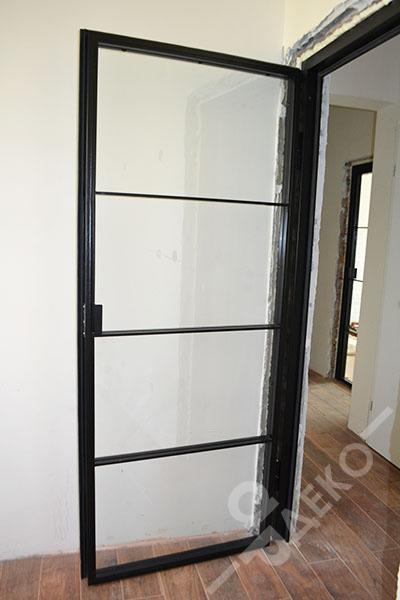 interiorna_metalna_vrata_s_ostaklqvane_i_horizontalni_deliteli_ardeco-bg.com_9