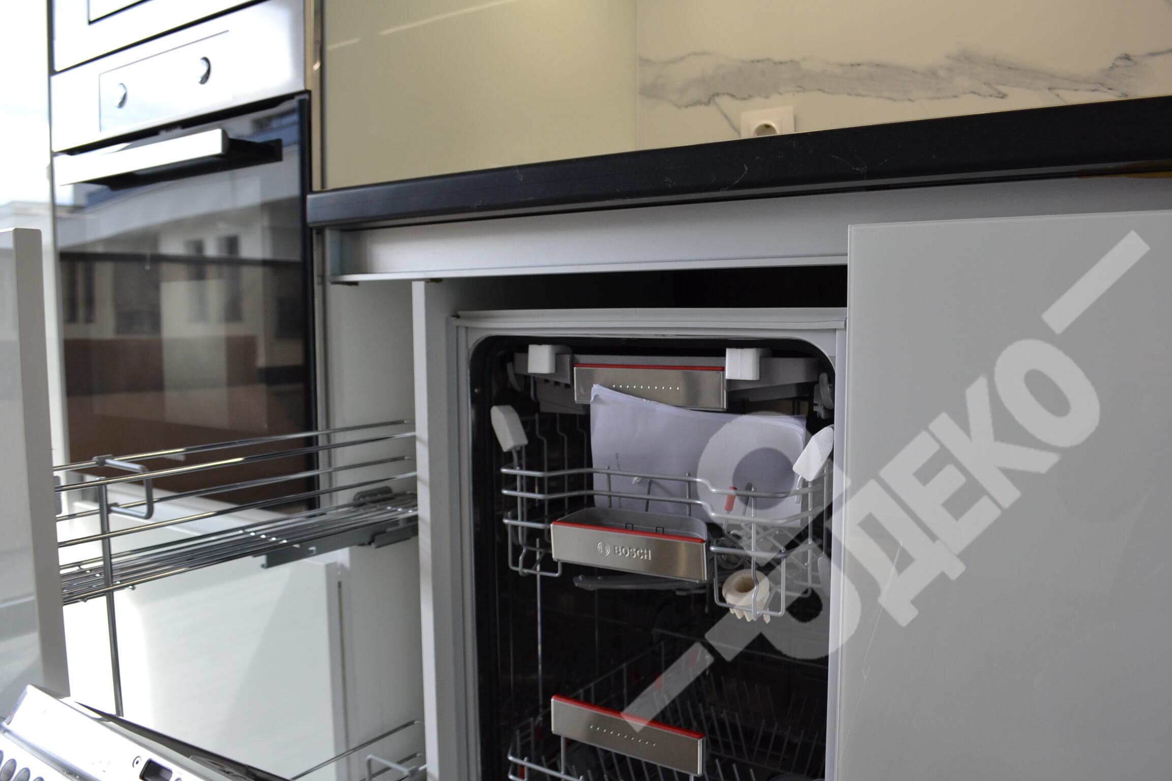 kyhnia-po-porachka-sistema-Volpato-bez-drajki-mdf-cristal-ardeco-bg.com-10