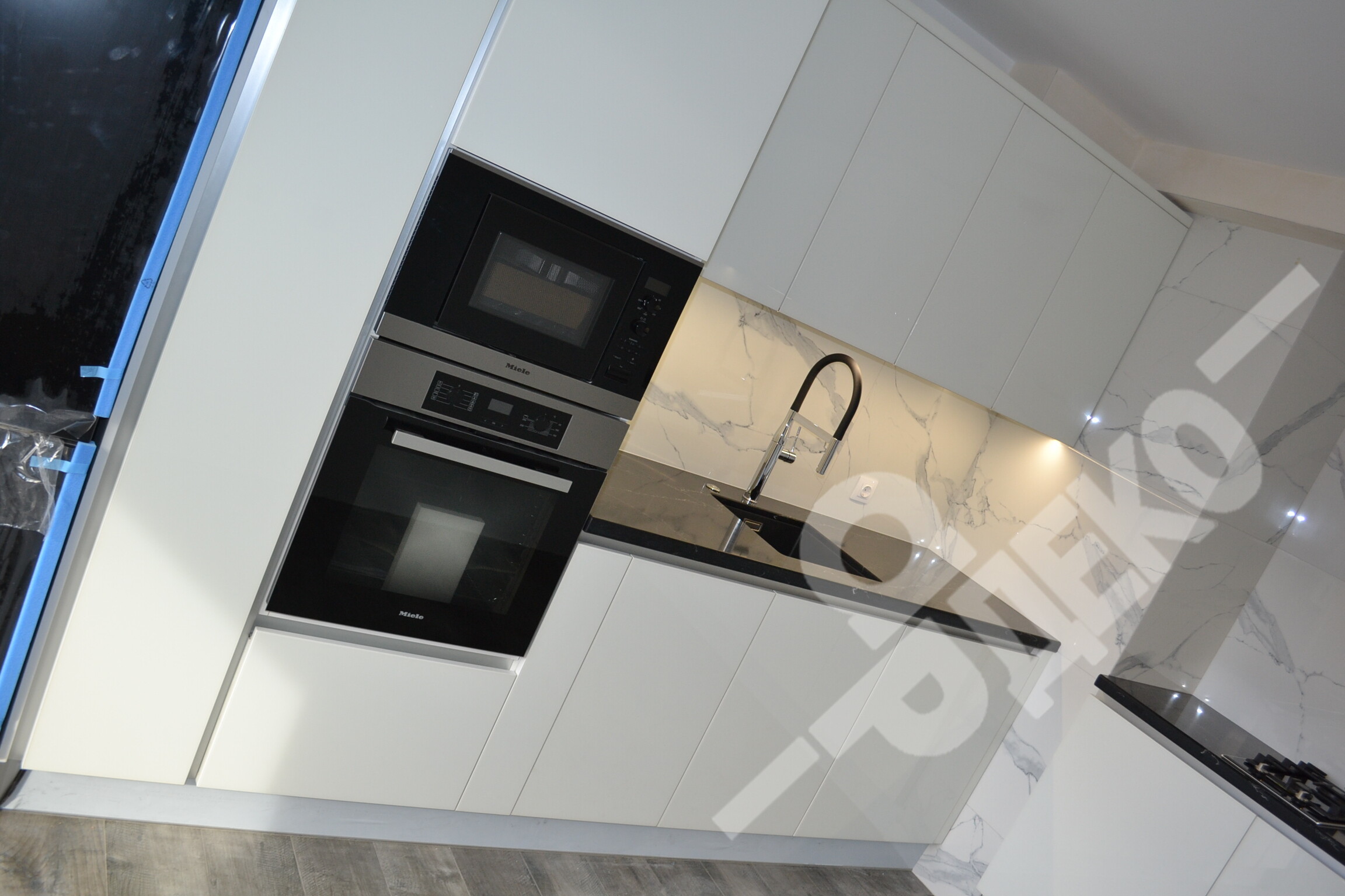 kyhnia-po_porachka_sistemaVolpato_bez_drajki_mdf_cristal_ardeco-bg.com-6