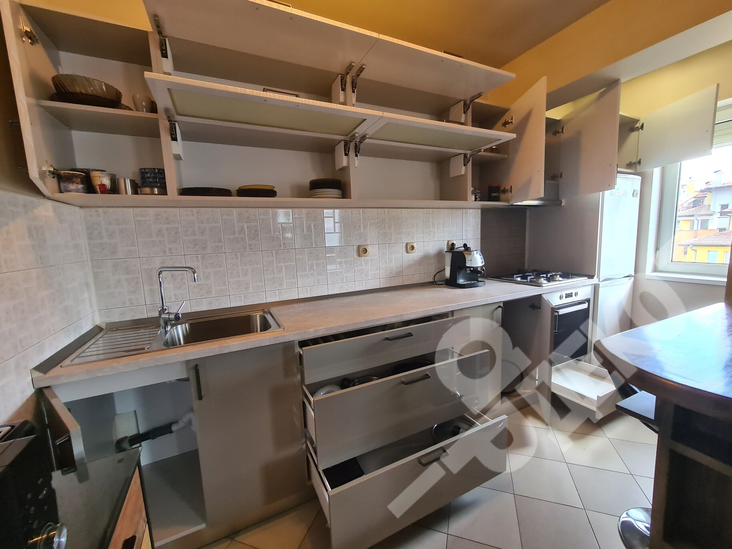 prava-kyhnia-po-porachka-s-dva-vida-glanc-ardeco-bg.com_11