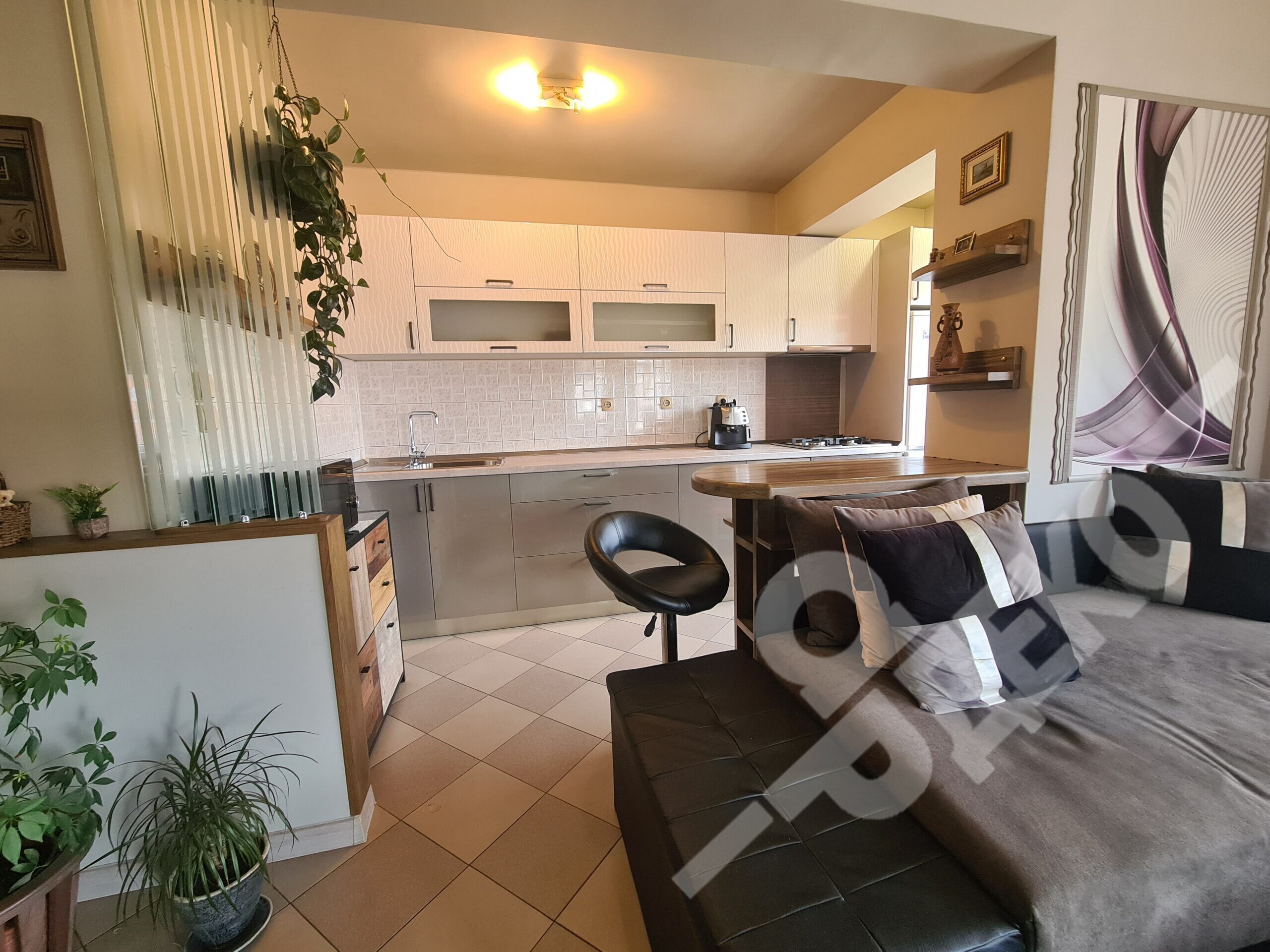 prava-kyhnia-po-porachka-s-dva-vida-glanc-ardeco-bg.com_4