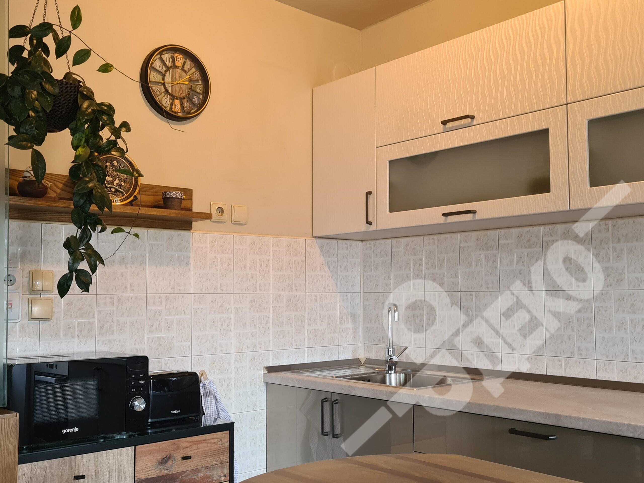 prava-kyhnia-po-porachka-s-dva-vida-glanc-ardeco-bg.com_9